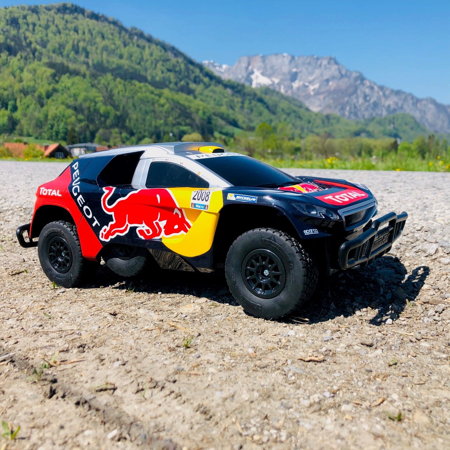 Carrera RC Peugeot 2008 DKR 2016 Red Bull Car