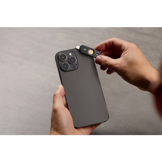 Kensington VeriMark USB-C NFC+ Security Key | FIDO2 USB-C & NFC Authentication