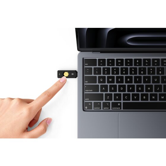 Kensington VeriMark USB-C NFC+ Security Key | FIDO2 USB-C & NFC Authentication