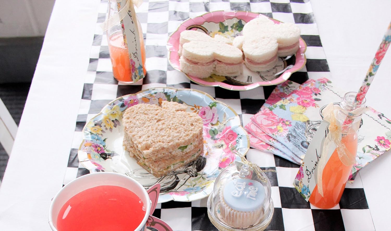 Talking Tables Truly Alice Drink Set of 6 Bottles, Tag & 12 Straw Set