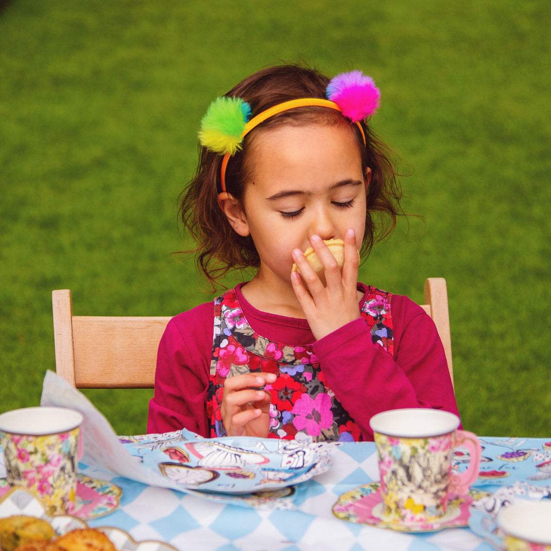 Talking Tables Truly Alice Tea Cup Set & Saucers Pack of 12