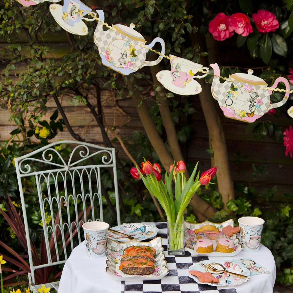 Talking Tables Truly Alice Teapot Bunting 4 Metres